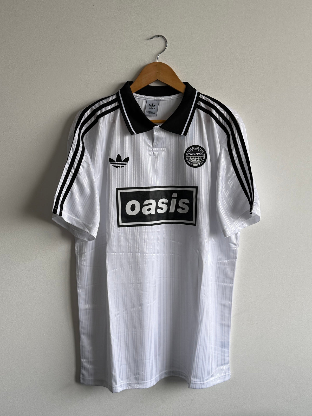 Adidas x Oásis